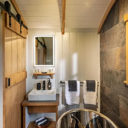 Monkwood Shepherds Hut - Ockeridge Rural Retreats Worcester Exterior foto