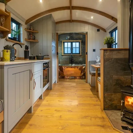 Monkwood Shepherds Hut - Ockeridge Rural Retreats Worcester Exterior foto