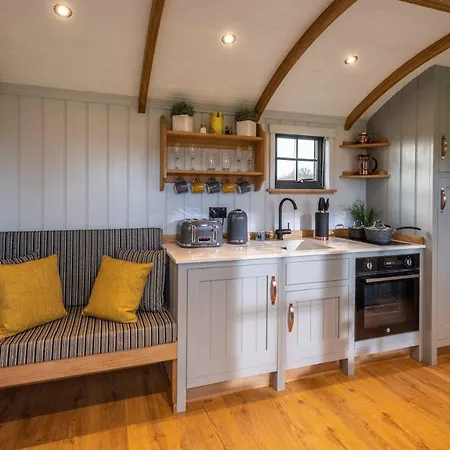 Monkwood Shepherds Hut - Ockeridge Rural Retreats Worcester Exterior foto