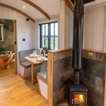 Monkwood Shepherds Hut - Ockeridge Rural Retreats Worcester Exterior foto