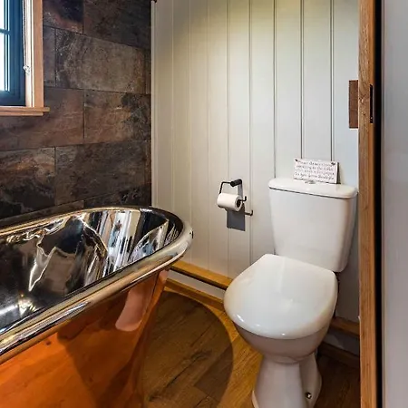 Monkwood Shepherds Hut - Ockeridge Rural Retreats Worcester Exterior foto