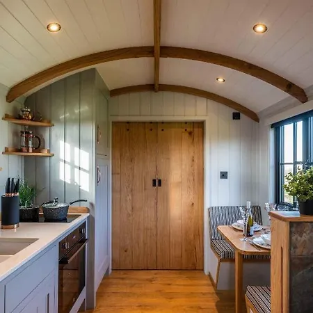 Monkwood Shepherds Hut - Ockeridge Rural Retreats Worcester Exterior foto