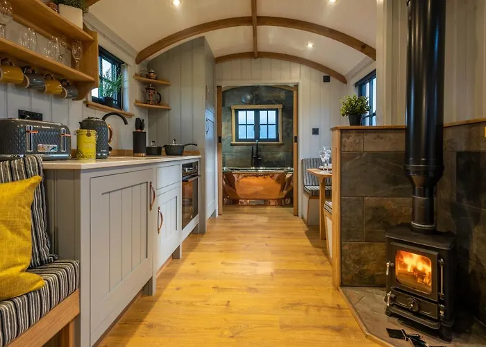 Monkwood Shepherds Hut - Ockeridge Rural Retreats