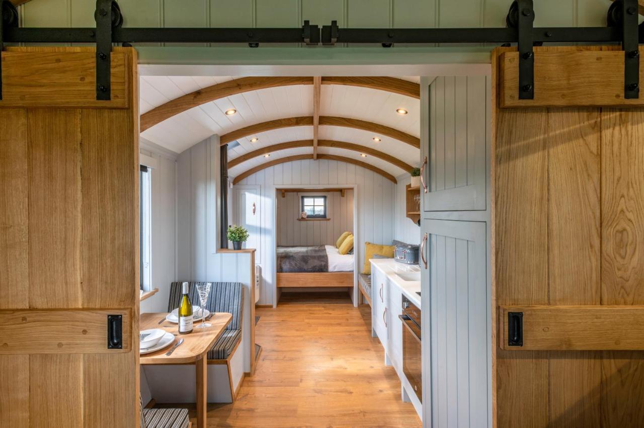 Monkwood Shepherds Hut - Ockeridge Rural Retreats Apartment