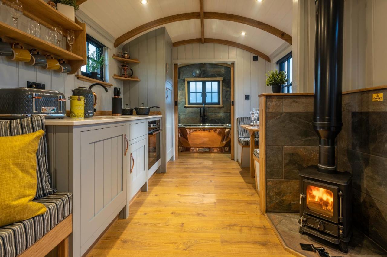 Monkwood Shepherds Hut - Ockeridge Rural Retreats Apartment Worcester