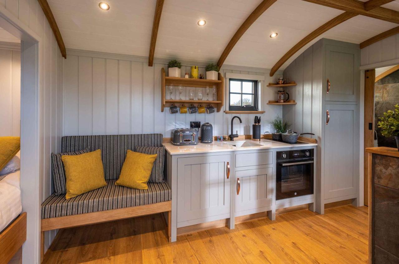 Monkwood Shepherds Hut - Ockeridge Rural Retreats Worcester