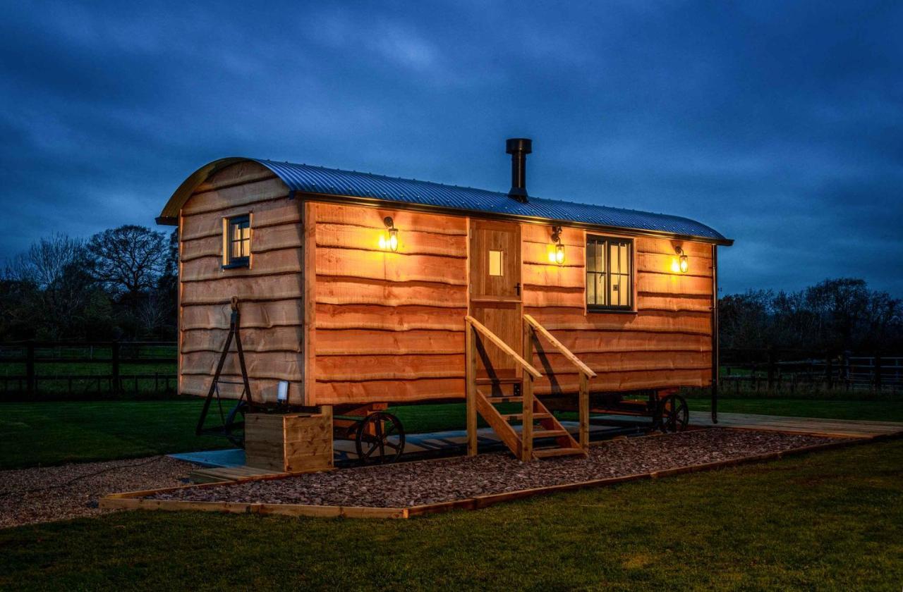 Monkwood Shepherds Hut - Ockeridge Rural Retreats *