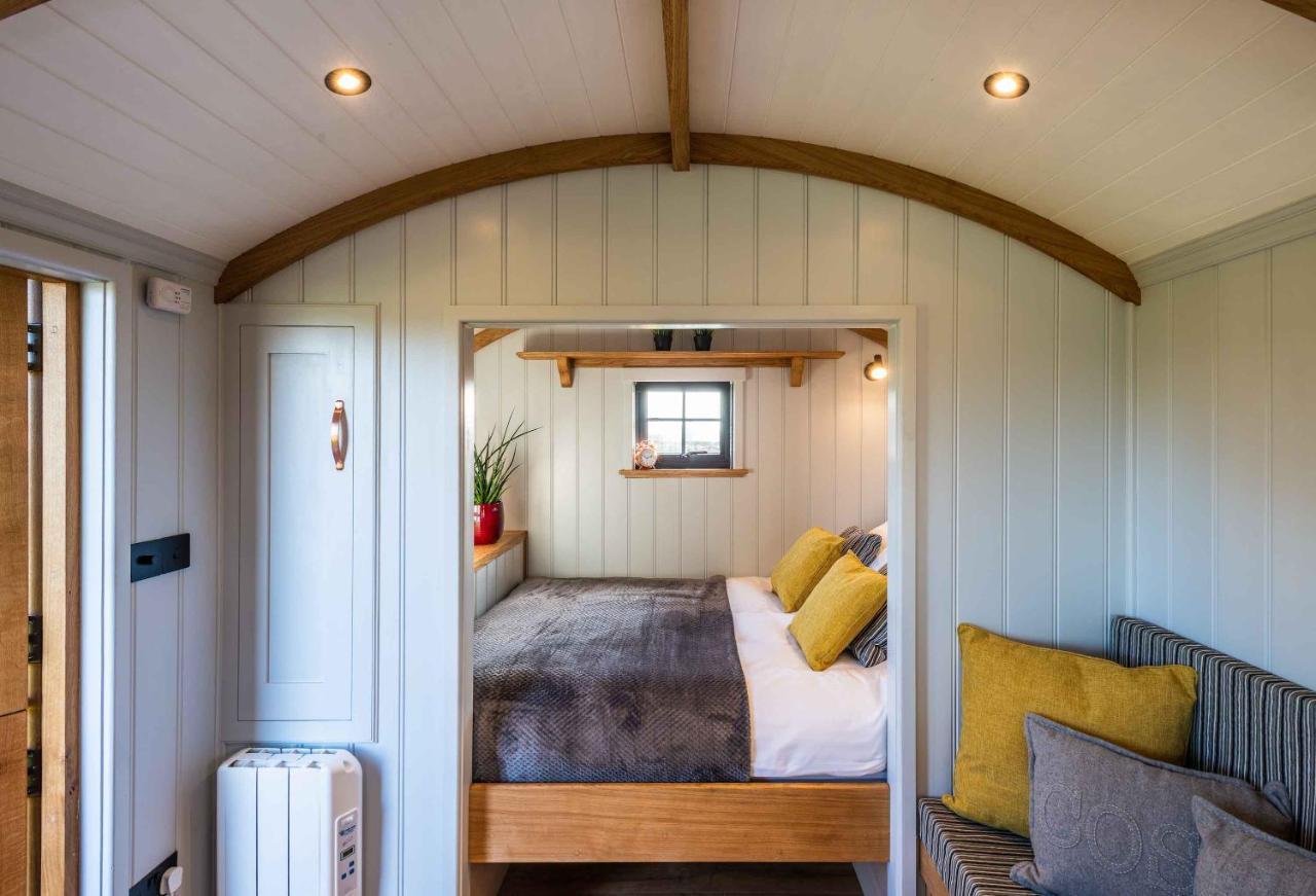Monkwood Shepherds Hut - Ockeridge Rural Retreats Worcester