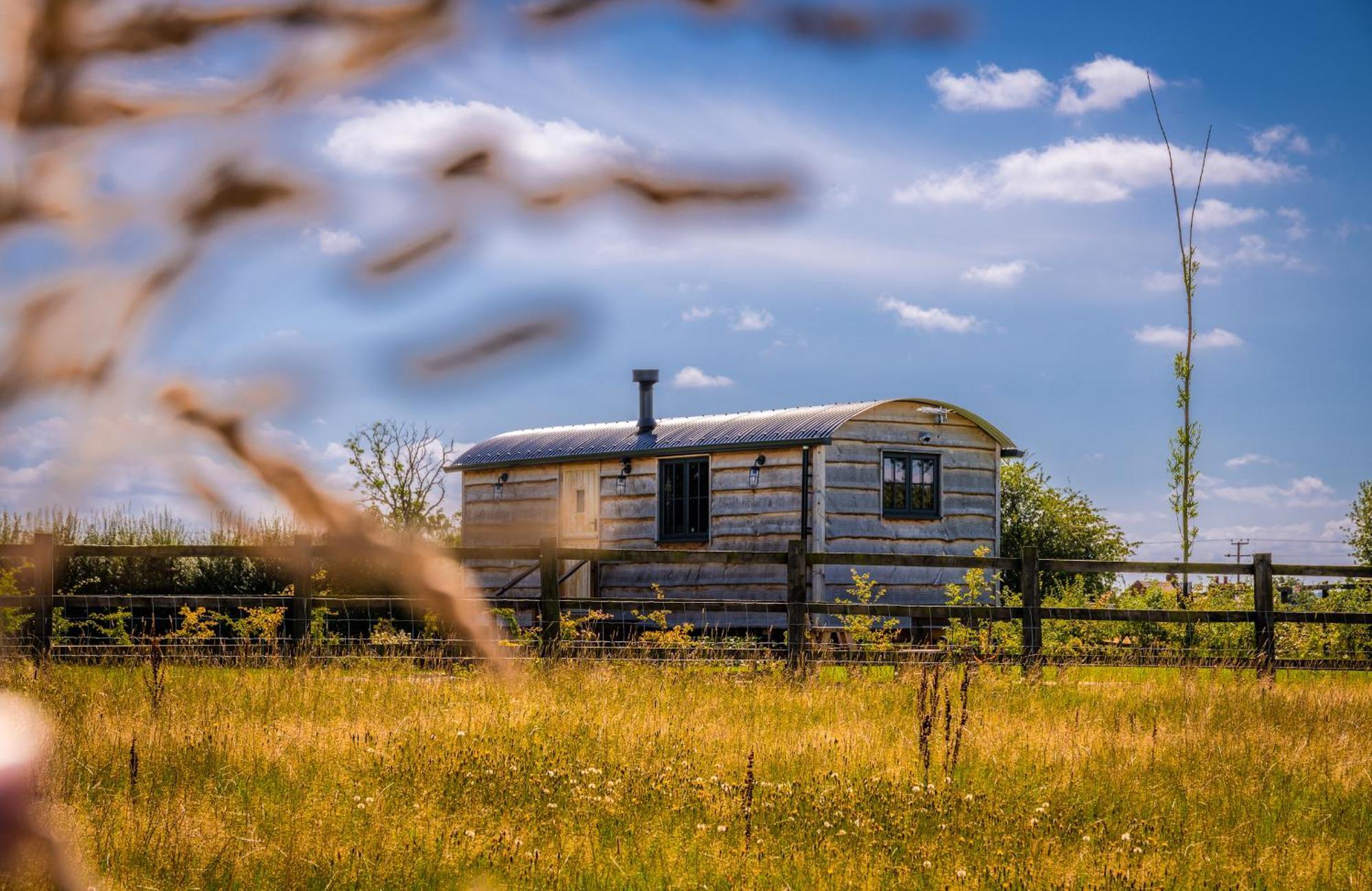 Monkwood Shepherds Hut - Ockeridge Rural Retreats Apartment *