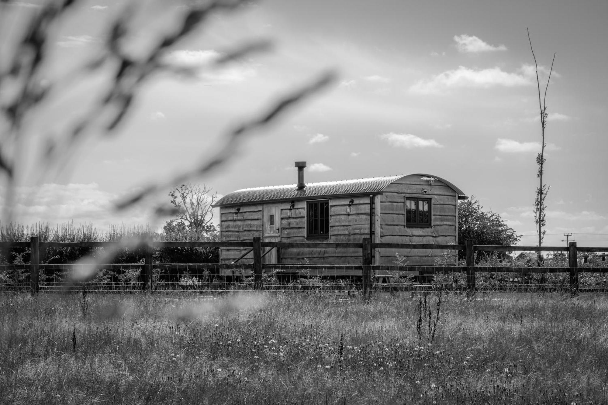 Monkwood Shepherds Hut - Ockeridge Rural Retreats Apartment Worcester